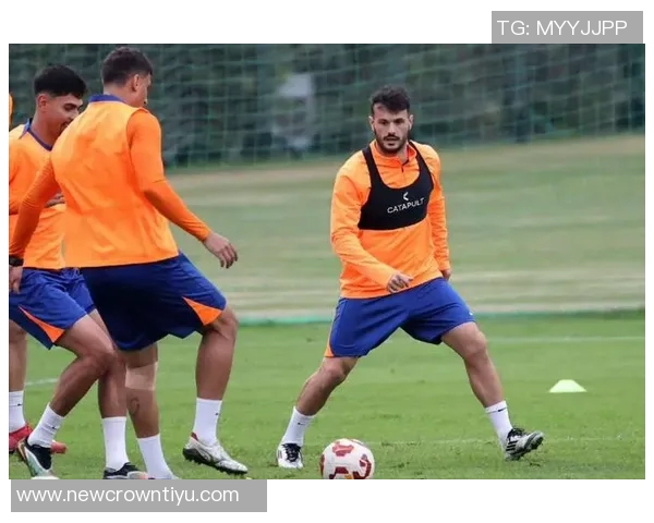 卡扎伊什维利与妻子共享东京之旅美好时光尽显劳逸结合生活态度